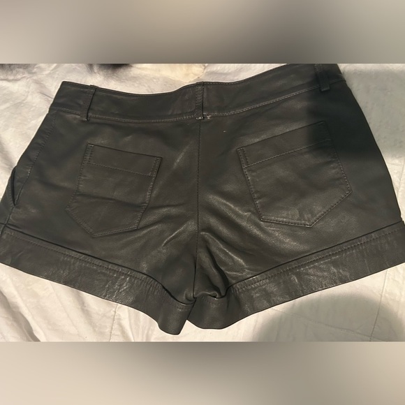 Dallin Chase 100% Leather Shorts in washed black size 4 - Picture 3 of 5
